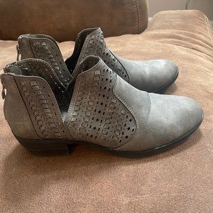 Boutique by Corkys ankle booties size 7 gray